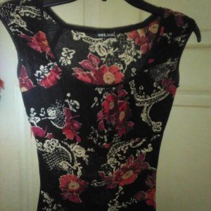 Wet Seal sm floral cap sleeve blouse blk & red